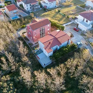 Tino Kustic 2 Appartement